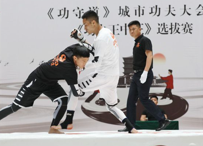 比伯|洪金宝谈《功守道》：没人是看马云面子去演，吴京马云差点翻脸