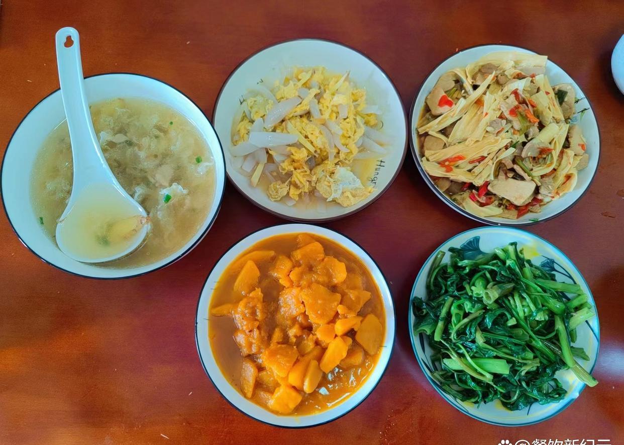 南瓜|儿子要去上大学了,老妈下厨做5个菜饯行,网友笑了:不愧是亲妈