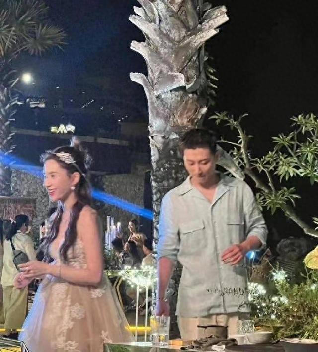 窦骁何超莲婚变再升级?赌王三太收回豪宅,窦骁全程冷脸用绿吸管