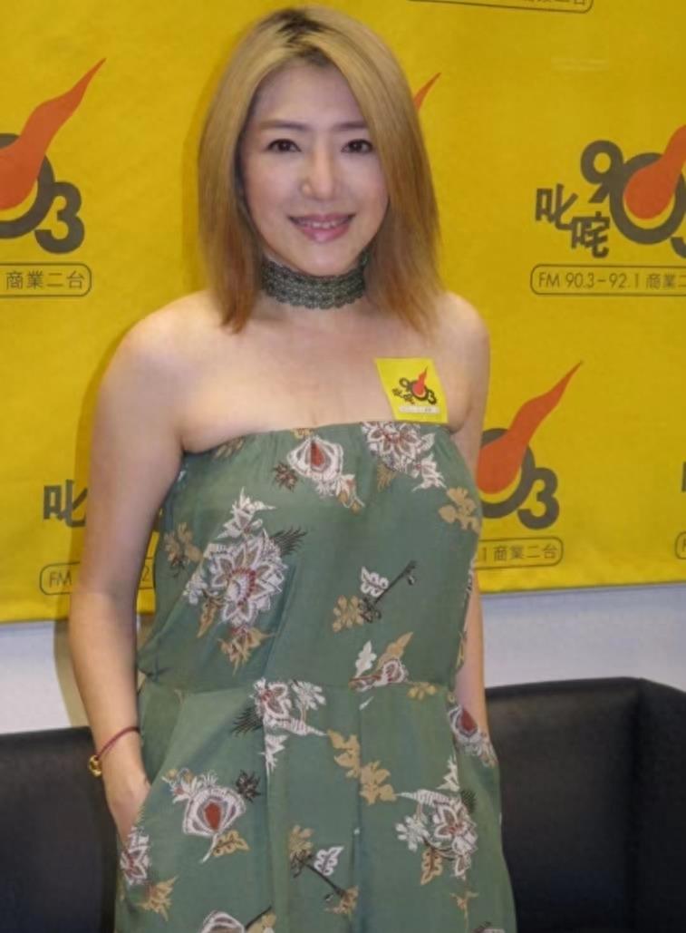 突曝婚讯？港男星被指向新欢求婚成功，太太离世3年遭轰违背了承诺