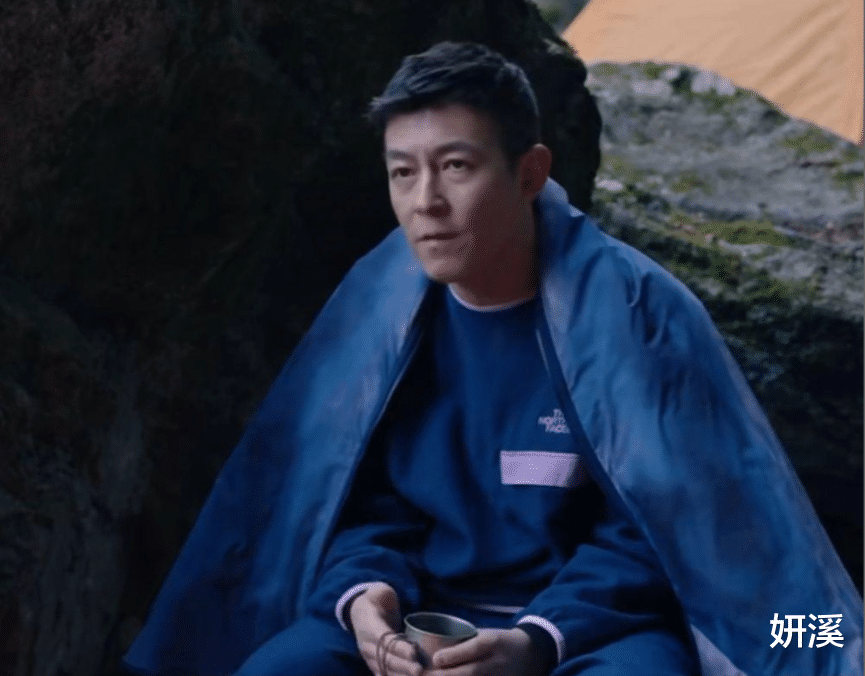 43岁谢霆锋对比43岁陈冠希，骨相老去和皮相老去的差距天壤之别