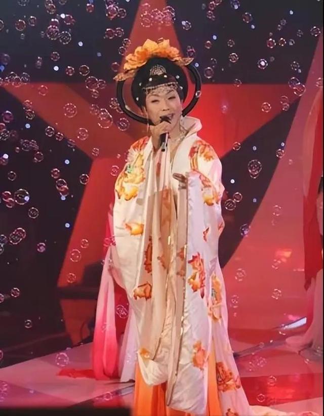 李玉刚|李玉刚,被时代“抛弃”的时候,连声招呼都不打!