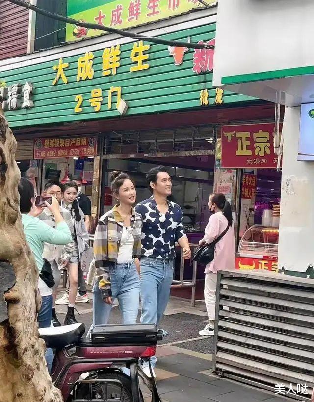 张歆艺|张歆艺袁弘罕见合体惹争议！一个“科技脸”僵硬到认不出，一个沧桑似民工