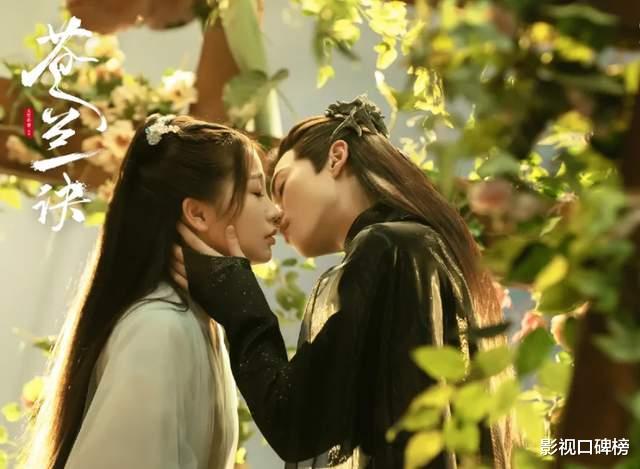 王鹤棣田曦薇红毯互动超甜，《大奉》有望成爆款，棣欣引力破大防