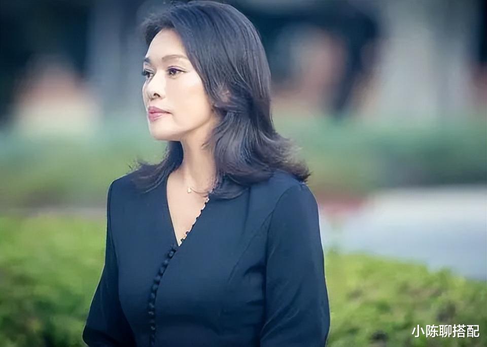 穿搭 59岁史可老得真体面：不do脸，妆发得体，穿衣有品！妈妈们学起来