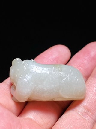 和田玉籽料|清 和田玉籽料留皮 玉虎 虎形 挂件把件