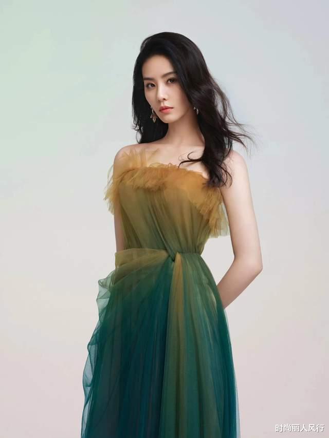 周焯华|刘诗诗恋爱脑?连夜赶回台湾跟吴奇隆一起庆生,穿香奈儿自拍超美