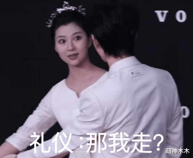 微光盛典太尴尬!何炅主持嘴瓢,颖儿蔡文静撞衫,嘉宾累到打呵欠