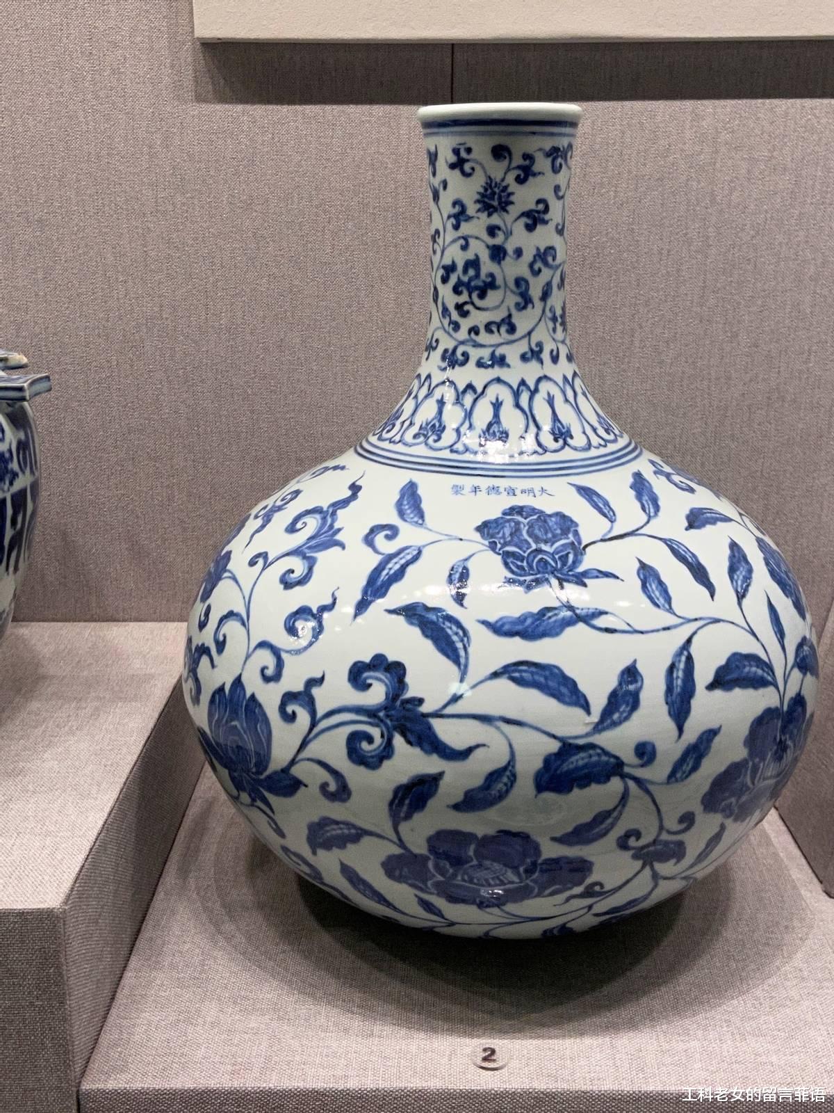 釉里红|故宫陶瓷馆:宣德朝,青花极好釉里红也极好