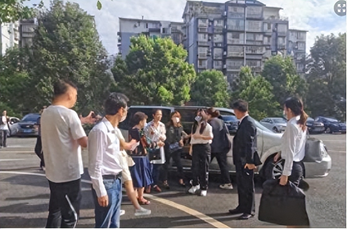 知名演员谭松韵泪崩！你只是没了妈妈，可我儿子要在监狱里过春节