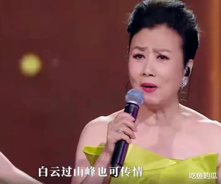 曝赵雅芝养家压力大，演唱《上海滩》没奢华珠宝，汪明荃戴钻石