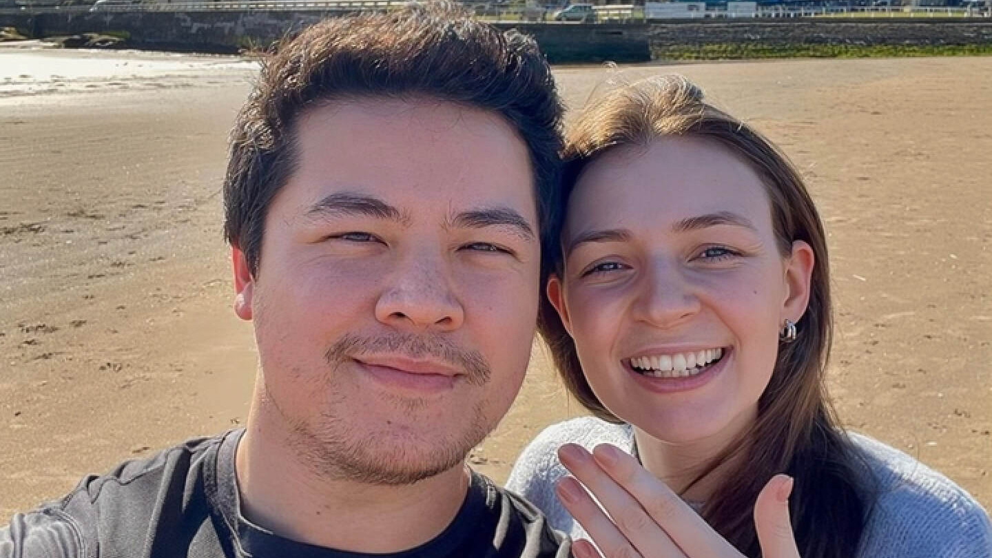 TVB|恭喜！TVB知名童星宣布向女友求婚成功，长大后满身肌肉成飞机师