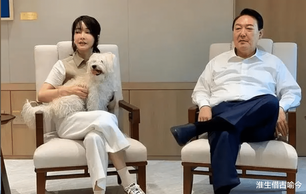 51岁韩国第一夫人变成美厨娘,和丈夫一起做泡菜,结婚11年还很甜