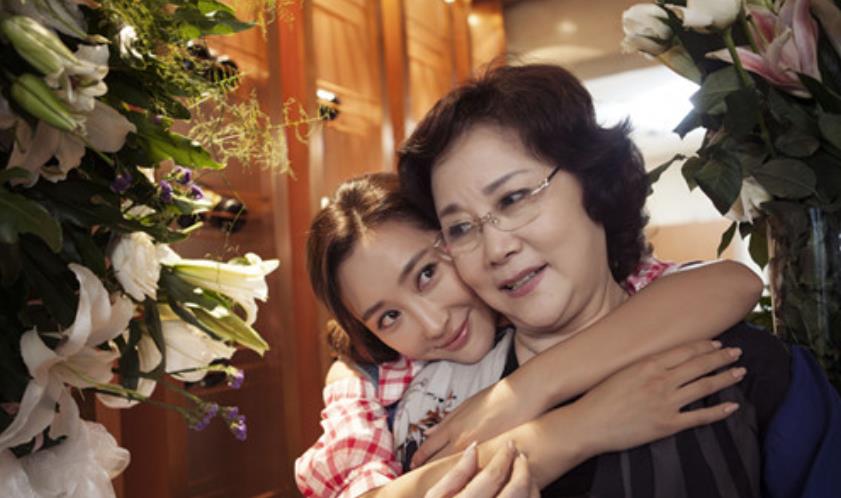 央视主持人吞300颗安眠药自杀，被抢救7天7夜，如今怎么样了？