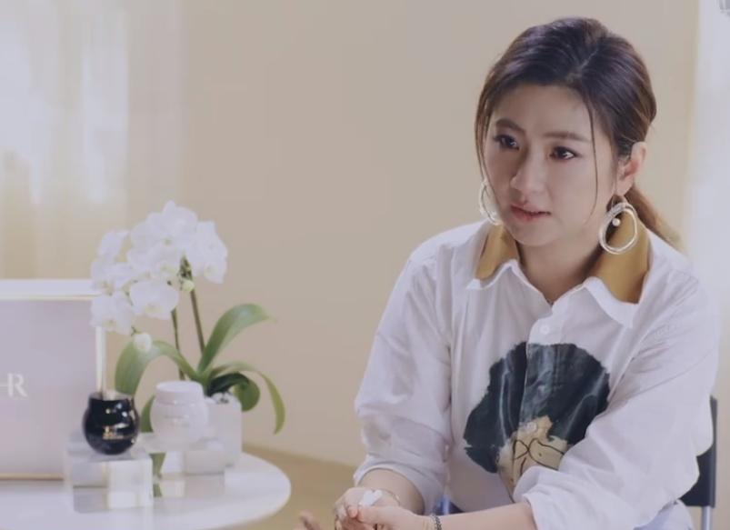 Selina|Selina官宣怀孕一个月，41岁未婚怀孕，曾结束和前夫4年无性婚姻