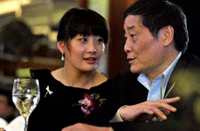 69岁的王健林，憔悴劳累暴瘦成竹竿：王思聪若是当年娶了她就好了