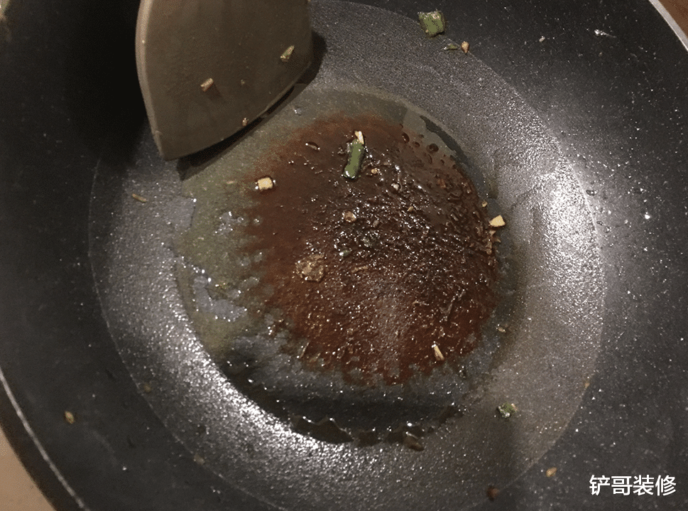炒菜时,用铁锅好还是不粘锅好?换过2次,跟大家说说真心话