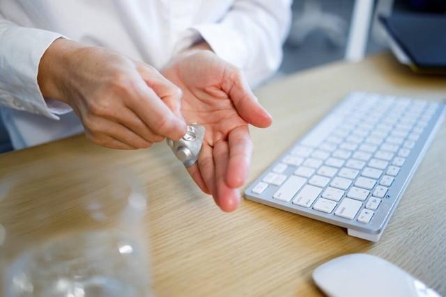 除了吃头孢不能喝酒,还有4种药吃完也不能喝酒,告诉你的酒友