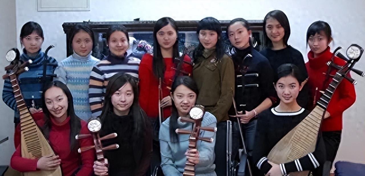 当年爆火的“女子十二乐坊”，放弃中国到日本发展，如愿以偿了吗？