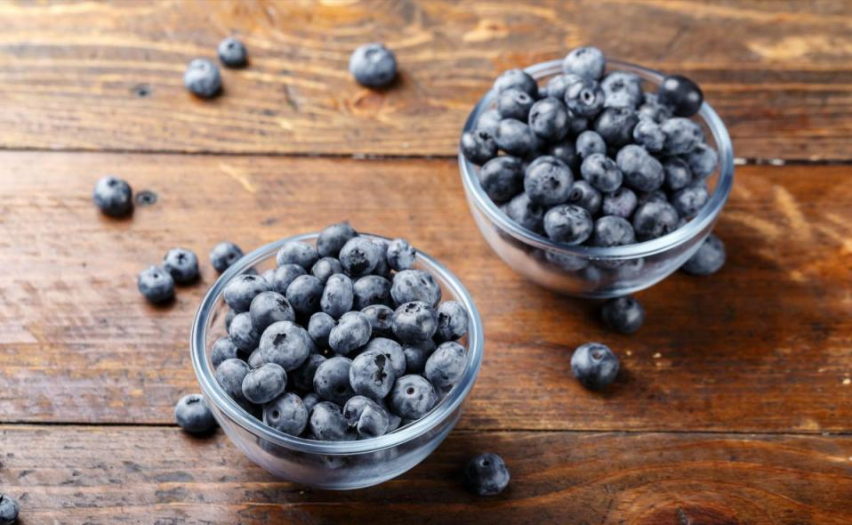 蓝莓|常吃蓝莓的人,最后怎么样了?6个好处或“不请自来”,了解一下