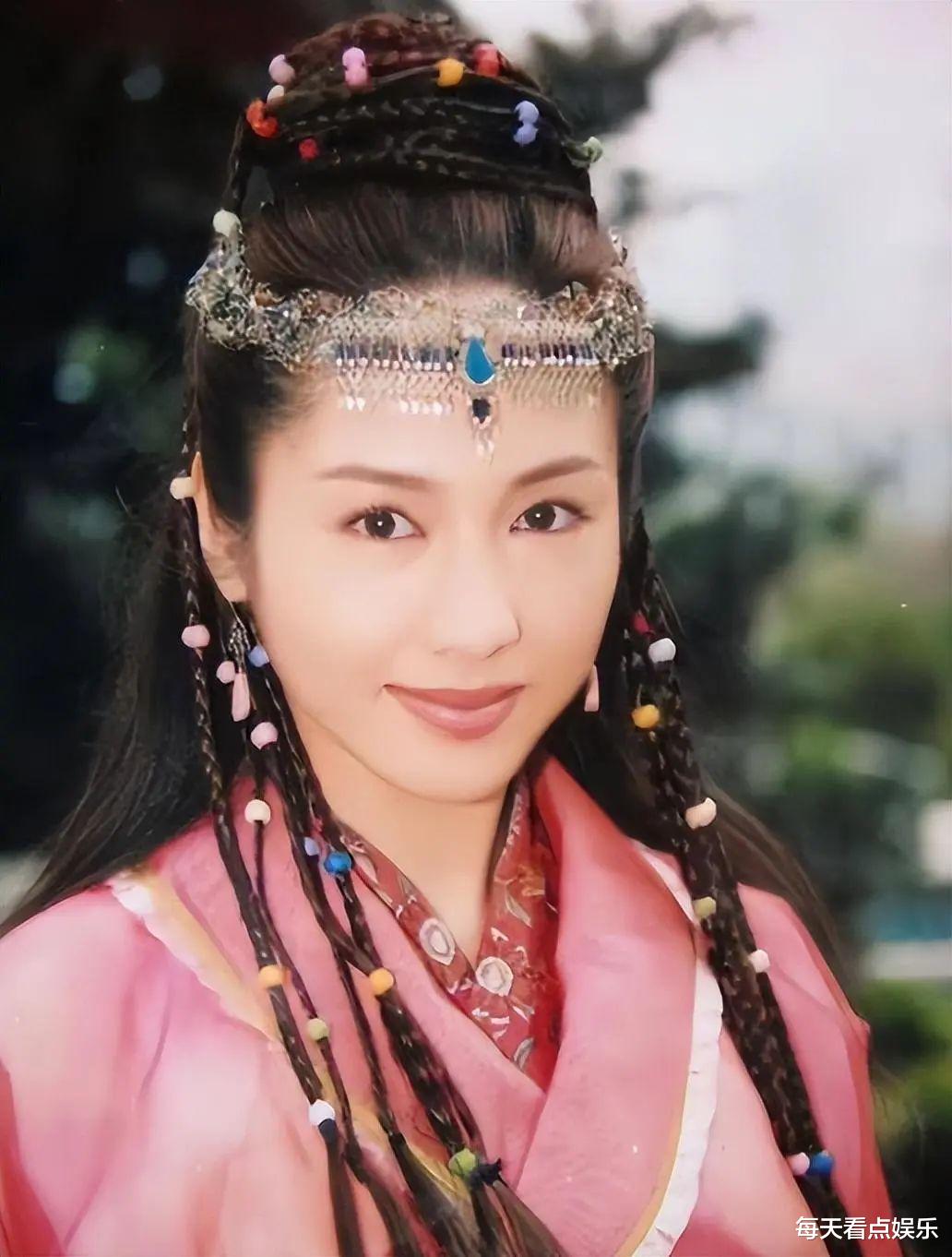 黎姿:38岁嫁给53岁残疾富豪,一家5口3人残疾,风光背后太辛酸