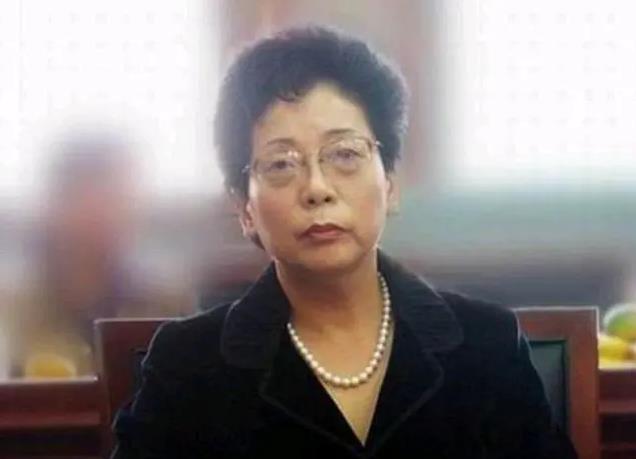 美容 400万美容，50万填充臀部，30万回颜针，美女贪官整形有多离谱