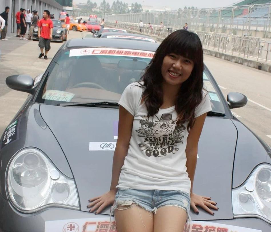 黎明开个唱，妻女到场欣赏，阿Wing陪5岁女儿与台上黎明秘密互动