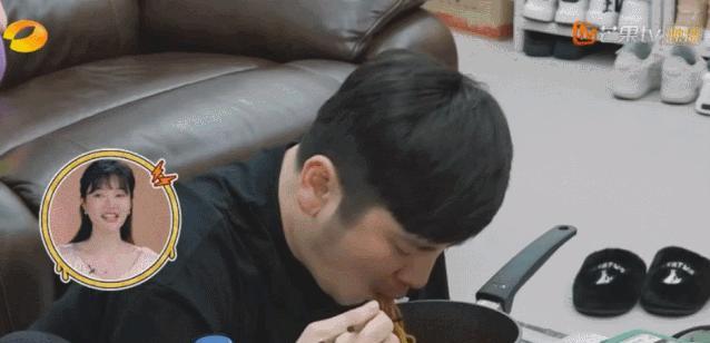 他是最没有主见的妈宝男，年轻时母亲不让谈恋爱，40岁了还没结婚