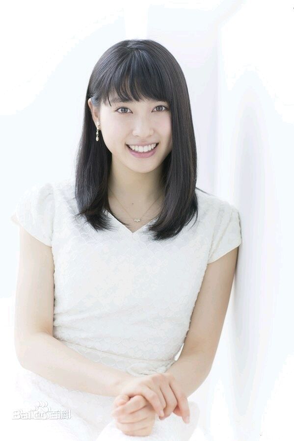 首先第一任暧昧女友就是艾美拉娜公主,登场于大电影《超决战!