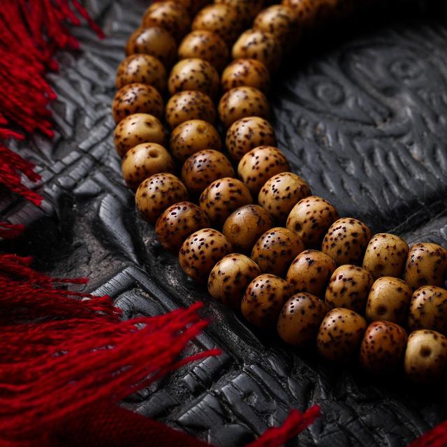 文玩|文玩小白,就想随便戴戴,应该选择什么文玩手串?