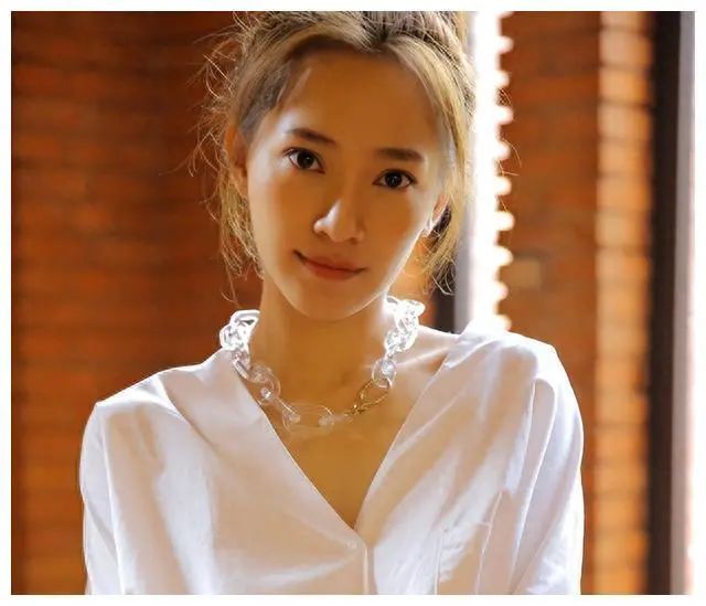 嫁给大自己9岁的离异男聂远,婚后活得比朱丹卑微,她到底图啥?