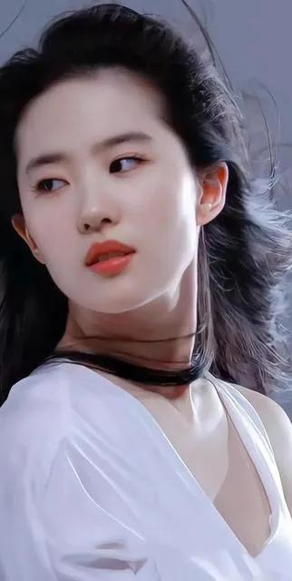 浙江卫视当家花旦移民美国，嫁富豪生二胎，拎20万包包喝下午茶