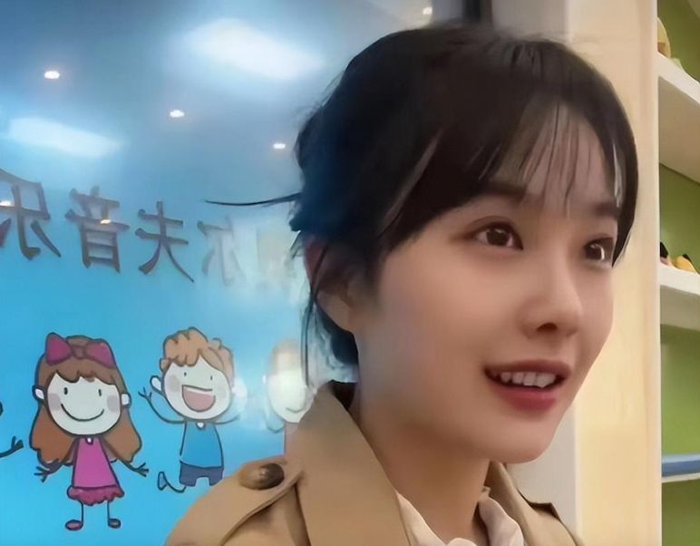 挖呀挖黄老师当妈妈了，为什么会冲上热搜？职场女性的坚韧坚强！