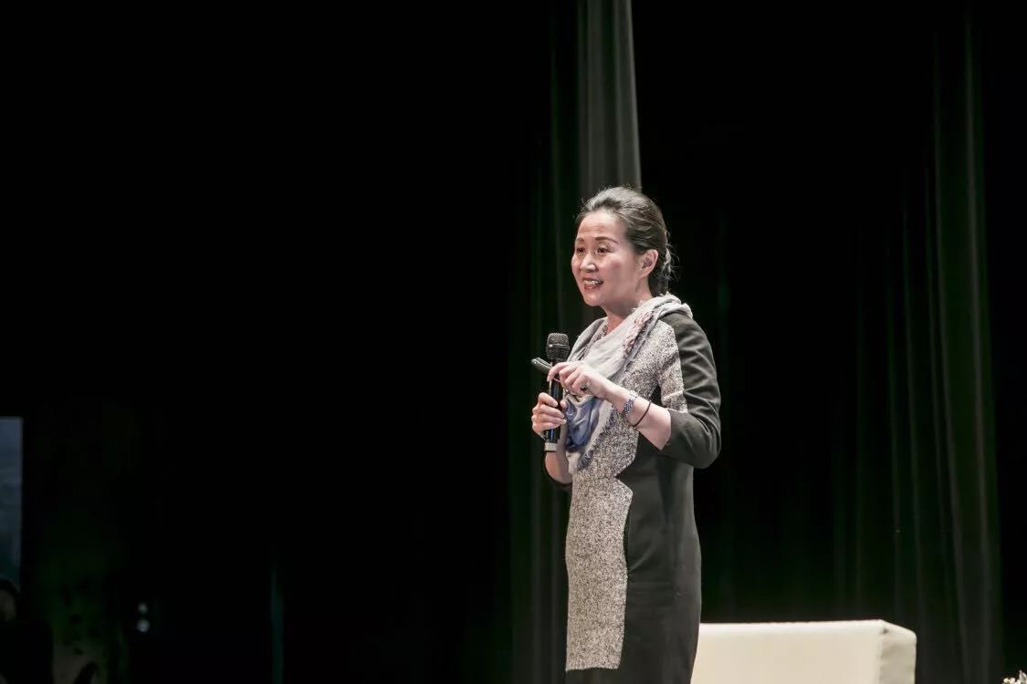 黄菡|这真的是《非诚勿扰》的黄菡吗，7年后现身，容貌苍老已经认不出