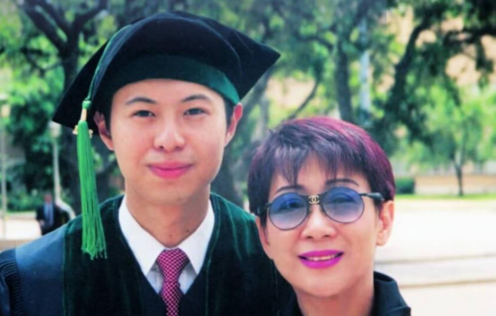 她是香港老牌女星，选美出身，自曝身家9位数，儿女都是学霸医生！