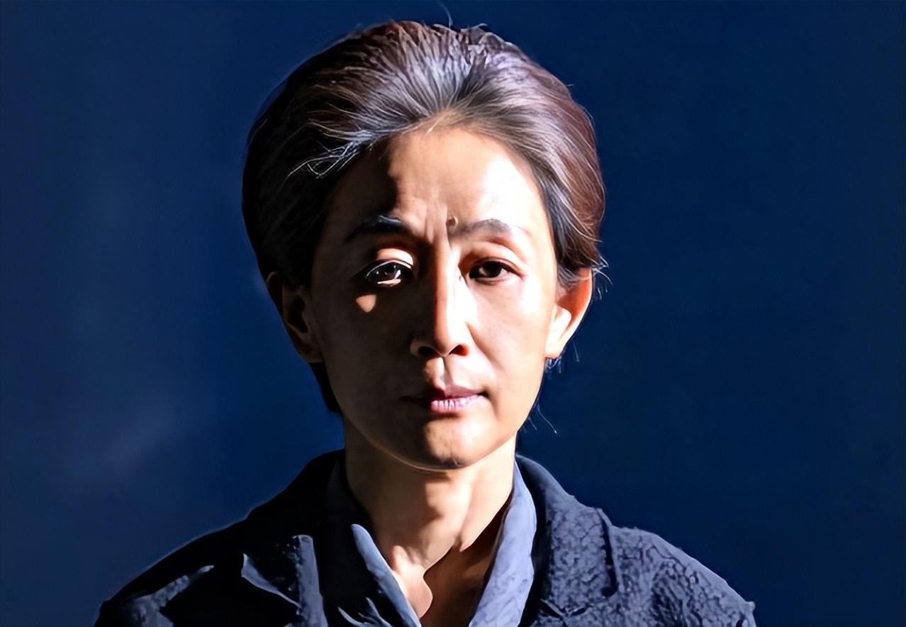 “娱圈异类”高龄女明星，20年不吃米饭，和亲哥不婚不育相伴终生