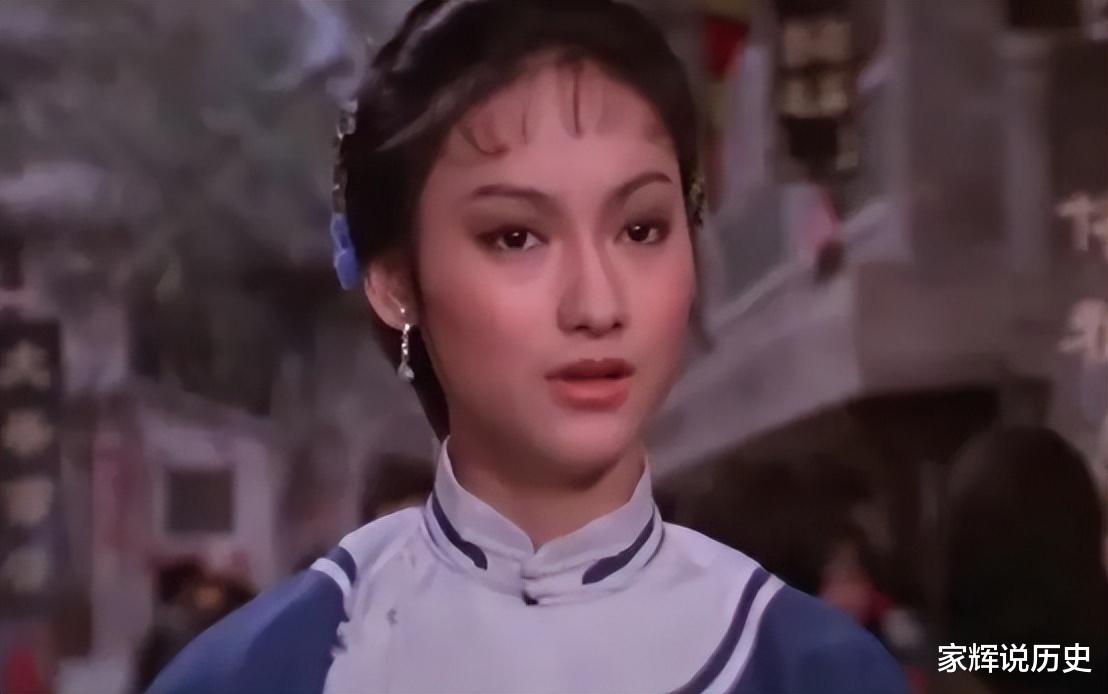 香港影坛最妩媚的武打女星，因为转型失败，不到30岁就退圈了