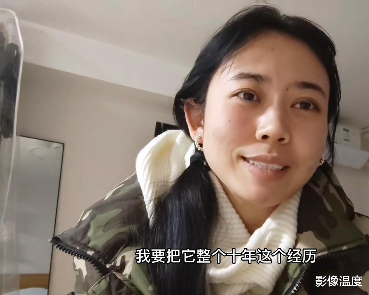 央视|央视女导演工作8年辞职,自曝每天摆地摊卖玩具赚几千,曾给陈奕迅做策划