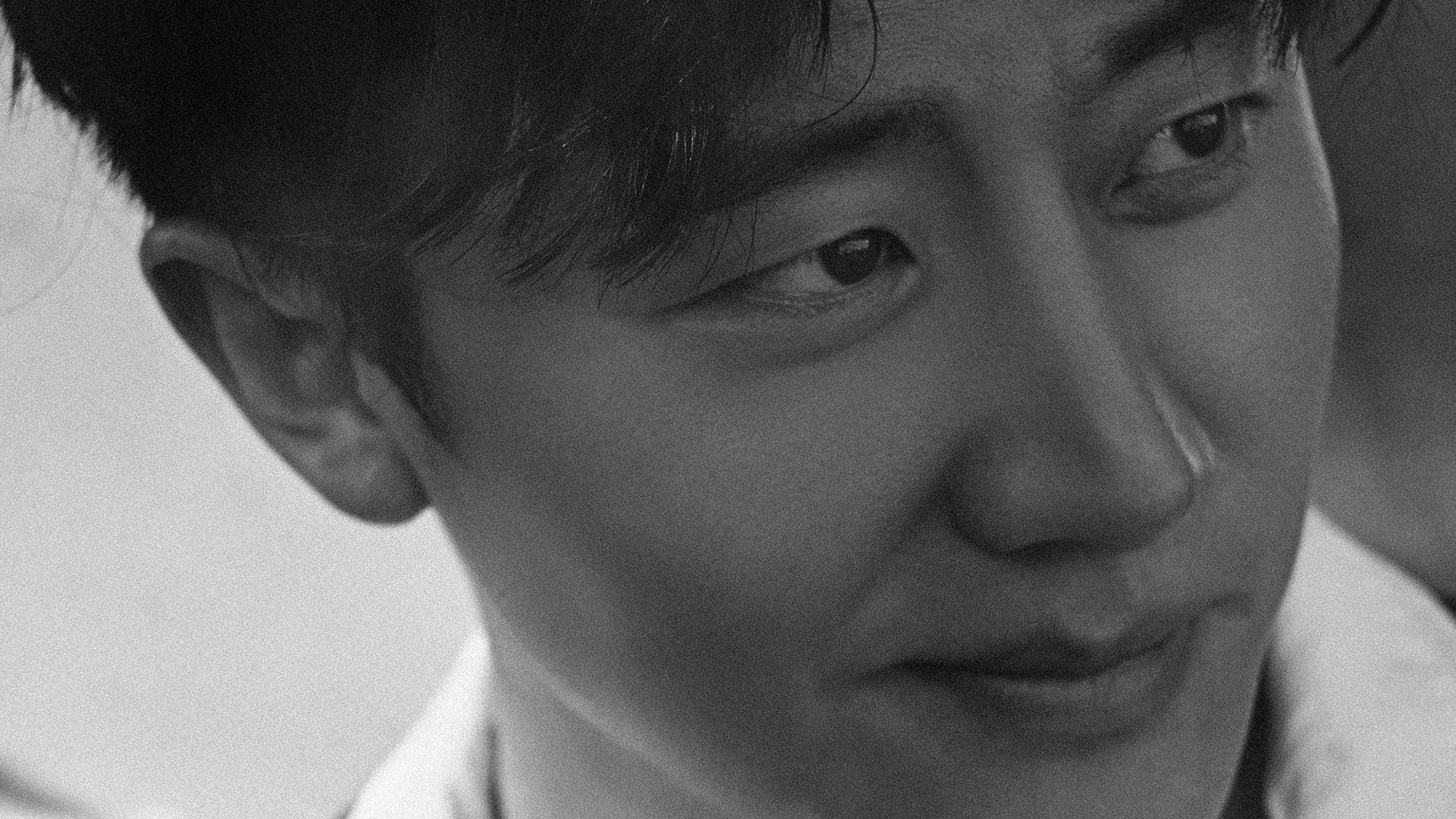 与蒋雯丽偷情照被曝光，从内娱弃子到名导宠儿，他背后究竟谁撑腰