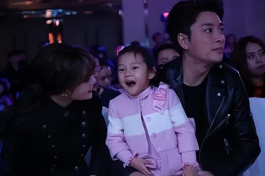 贾乃亮真的是“表演型人格”,李小璐早就揭穿一切