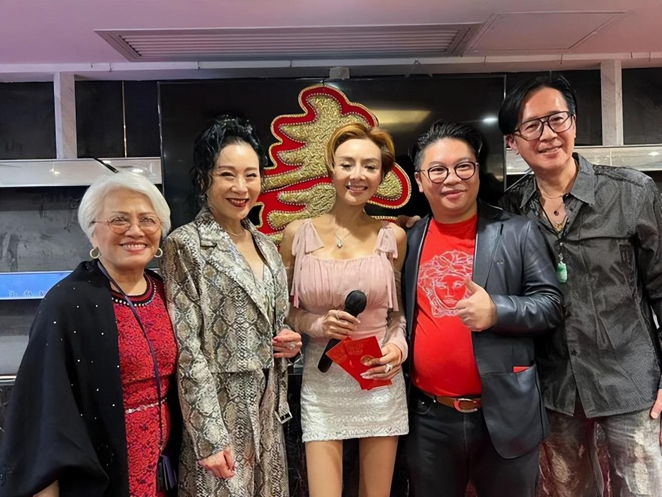 57岁叶子媚:复出后模样大变,瘦得皮包骨!参加寿宴被指太落魄