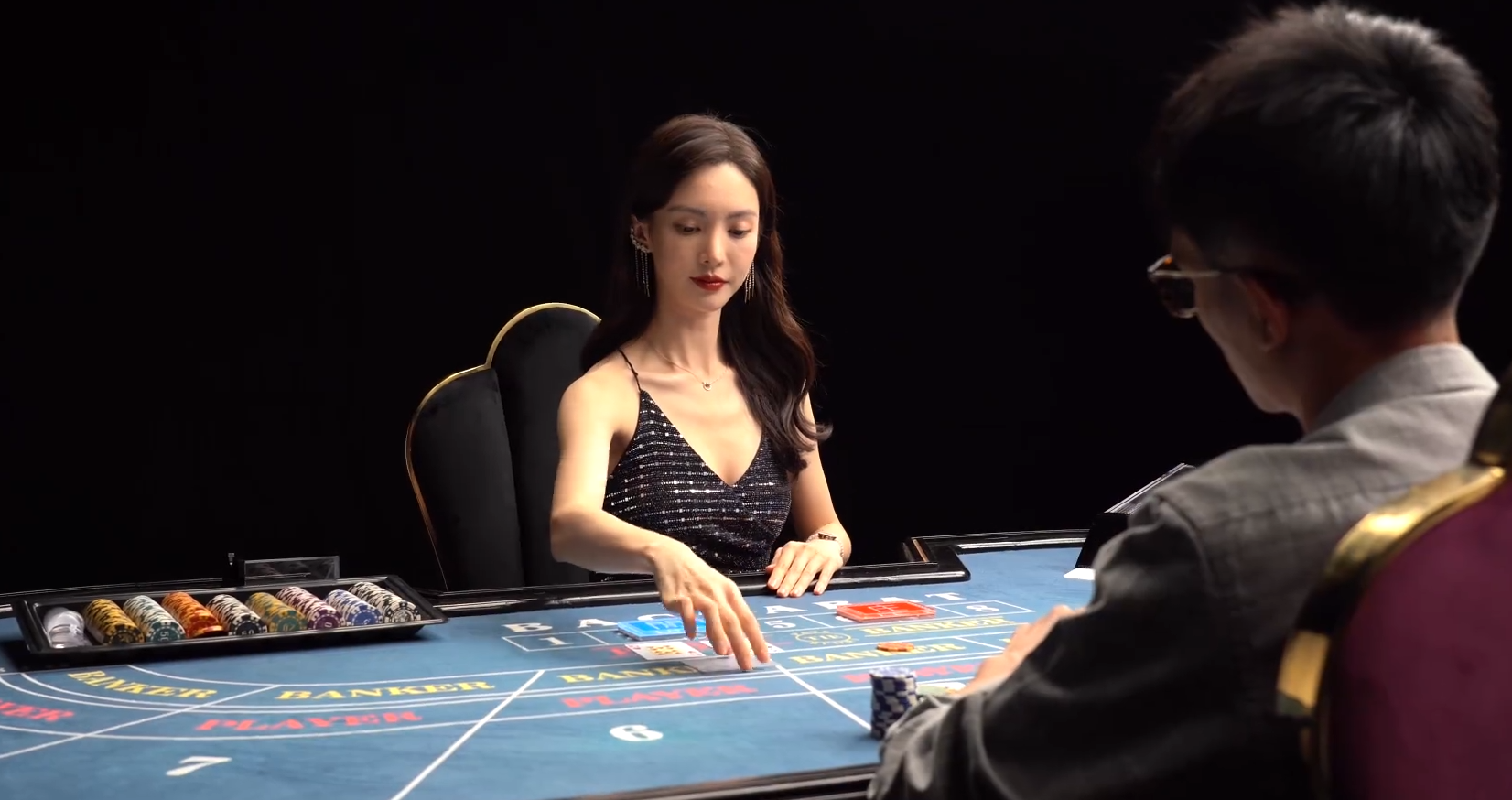 消失的原型，残缺的同事！《孤注一掷》这10处细节，让我不寒而栗