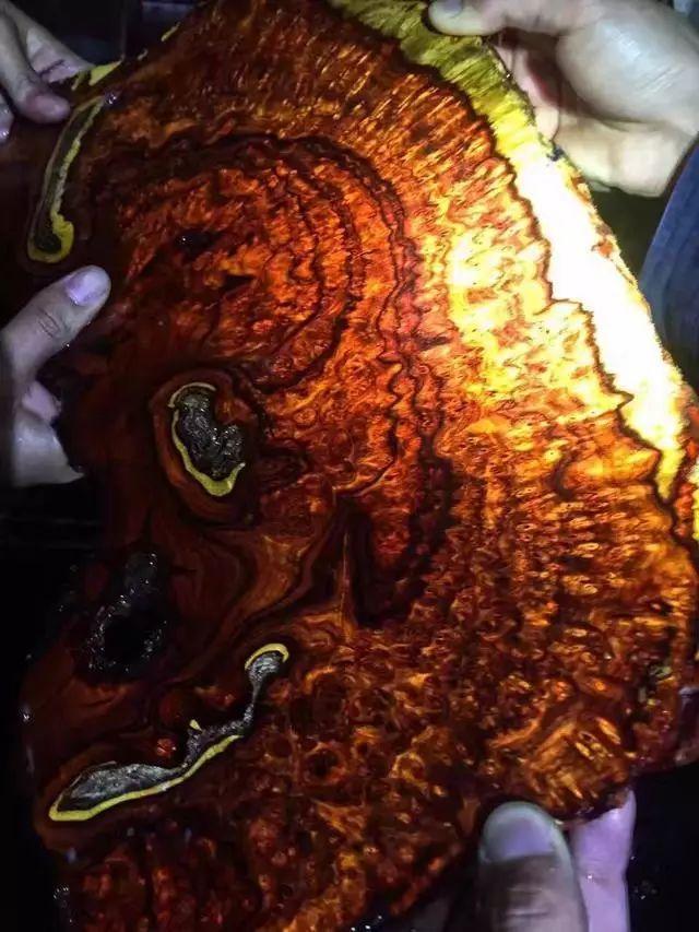 紫檀|9万块收来的紫檀木,一刀切开后笑的不要不要的!