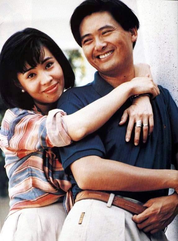 周润发37年不和成龙合作，为了妻子丁克一辈子，称死后会捐出56亿