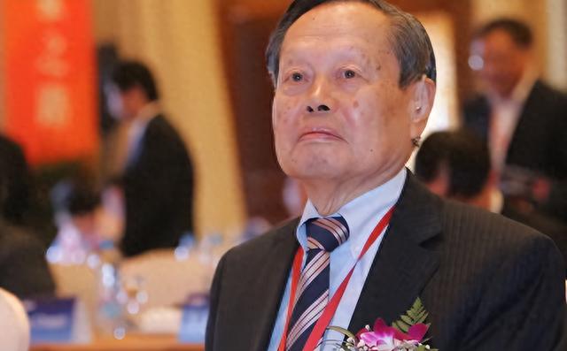 甘当19年替身,没孩子没遗产的翁帆,在杨振宁病危时野心“暴露”!