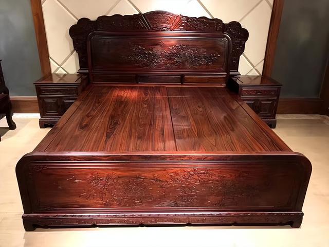 「文玩珍藏」红酸枝木：古典家具与工艺品的珍贵木材