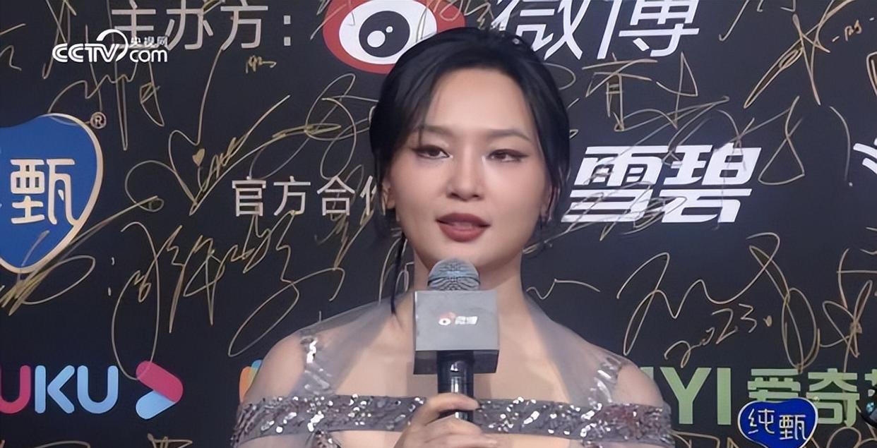 久违的音乐晚会，周笔畅又乱穿，谢娜跳脱放飞，周深深情有魅力