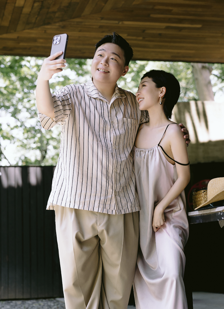 郝劭文|郝劭文大婚三大看点:释小龙当伴郎,新娘穿睡衣,公公搂儿媳让人接受不了