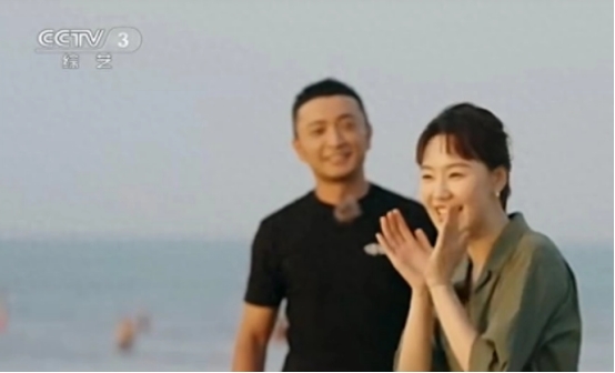 尼格买提离婚后,前妻发声暗指男方出轨,难怪早与王冠隐婚生子