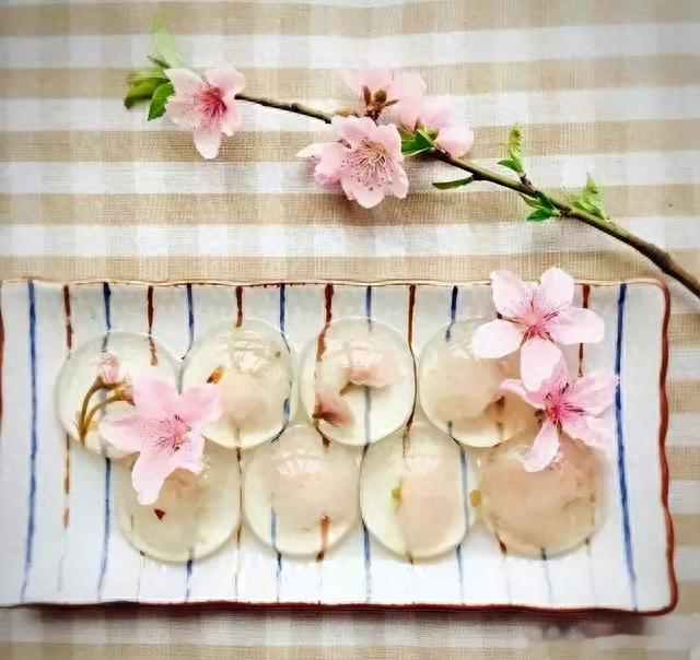 冰粉|中国人“吃到吐”的民间小吃，在国外成奢侈品，还起了个洋名字？